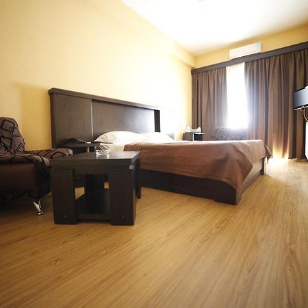Avenue Hotel Τυφλίδα Δωμάτιο φωτογραφία