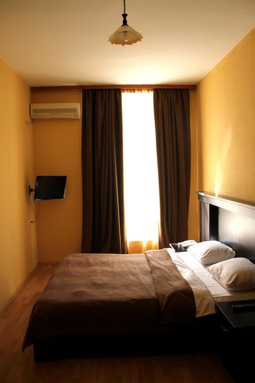 Avenue Hotel Τυφλίδα Δωμάτιο φωτογραφία