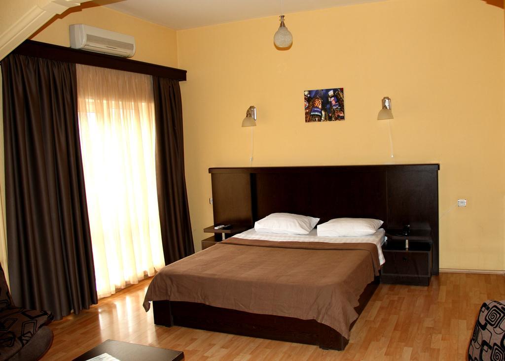 Avenue Hotel Τυφλίδα Δωμάτιο φωτογραφία