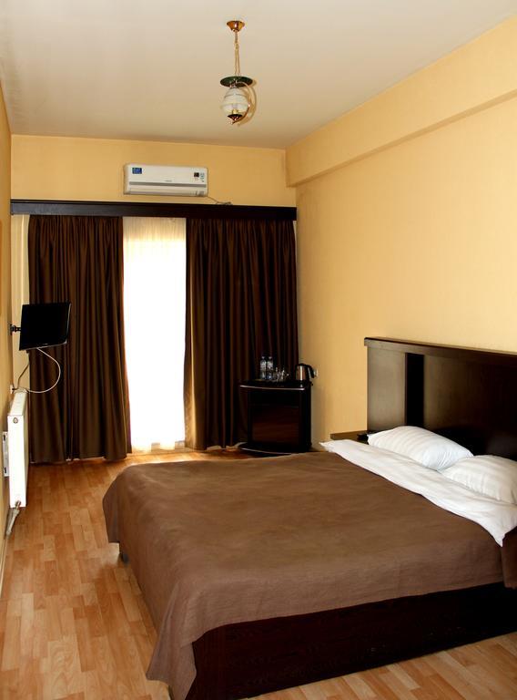 Avenue Hotel Τυφλίδα Δωμάτιο φωτογραφία