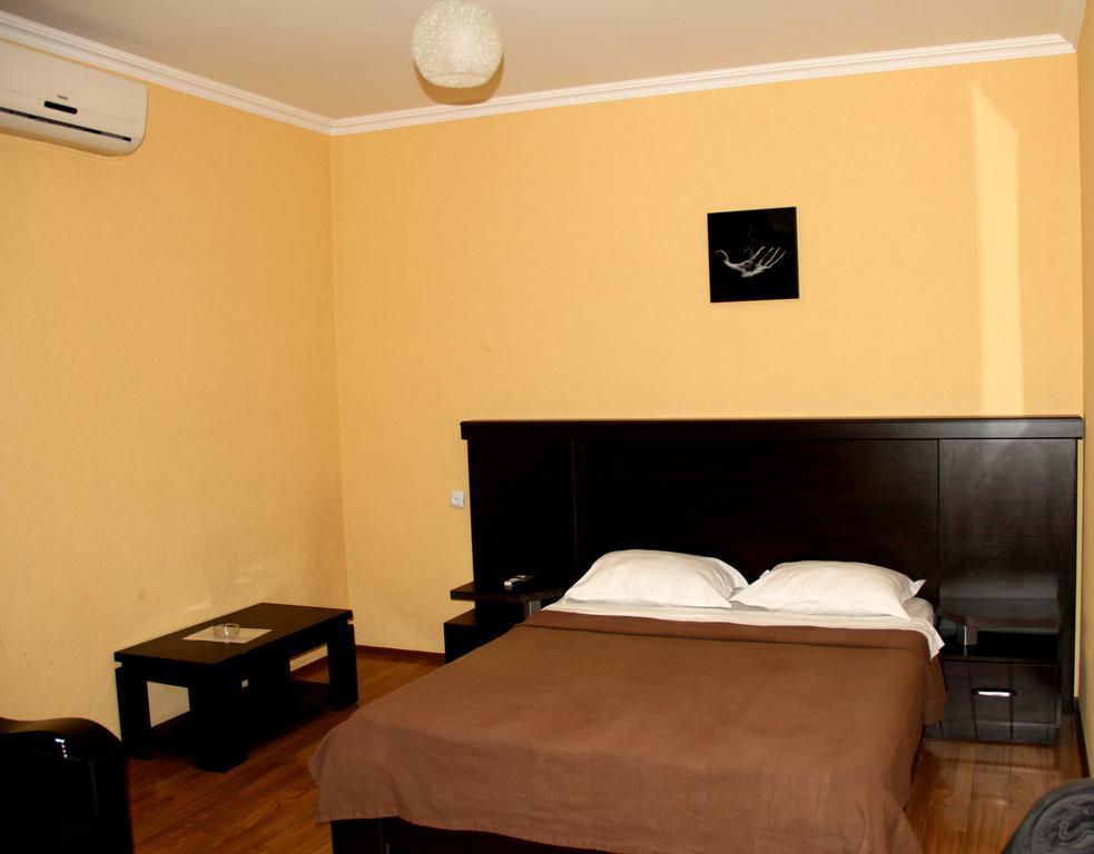 Avenue Hotel Τυφλίδα Δωμάτιο φωτογραφία