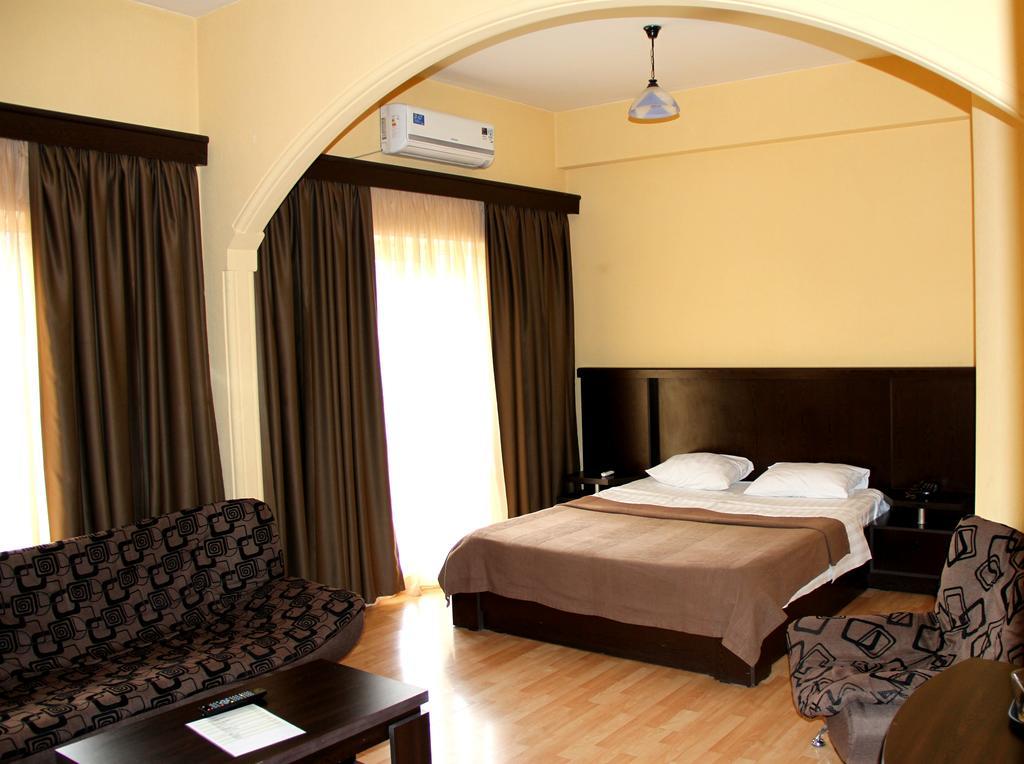 Avenue Hotel Τυφλίδα Δωμάτιο φωτογραφία