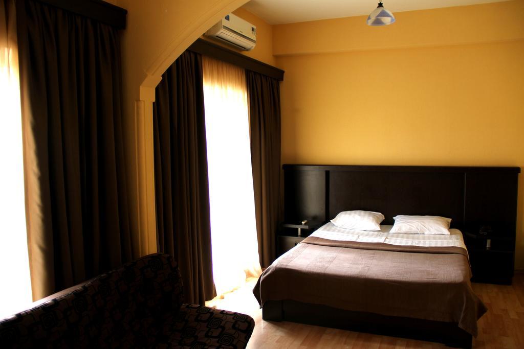 Avenue Hotel Τυφλίδα Δωμάτιο φωτογραφία