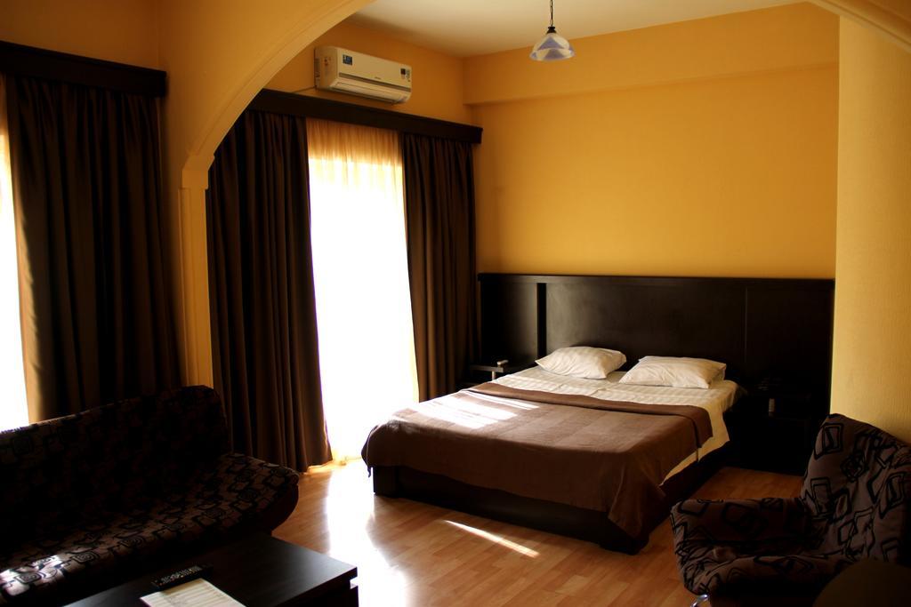 Avenue Hotel Τυφλίδα Δωμάτιο φωτογραφία