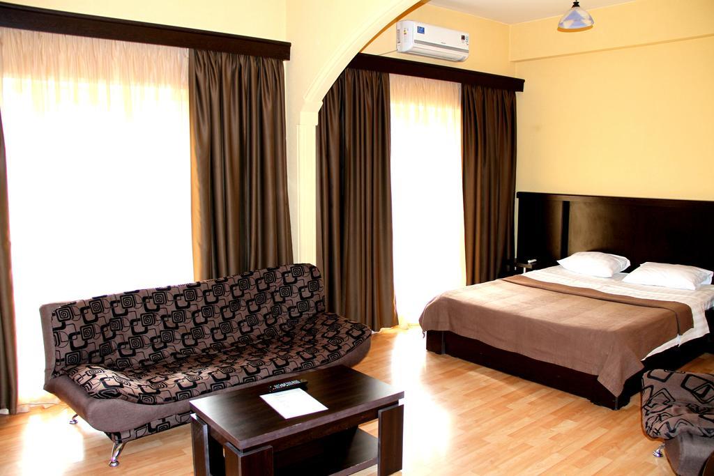 Avenue Hotel Τυφλίδα Δωμάτιο φωτογραφία