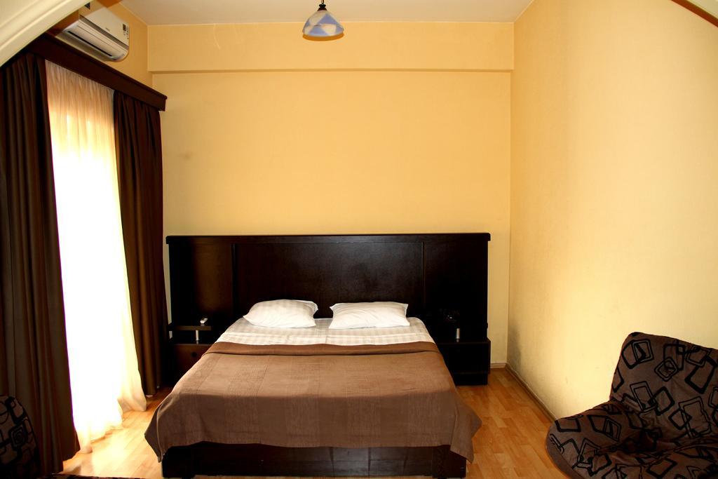 Avenue Hotel Τυφλίδα Δωμάτιο φωτογραφία