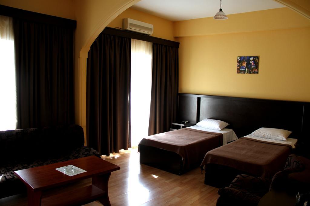 Avenue Hotel Τυφλίδα Δωμάτιο φωτογραφία