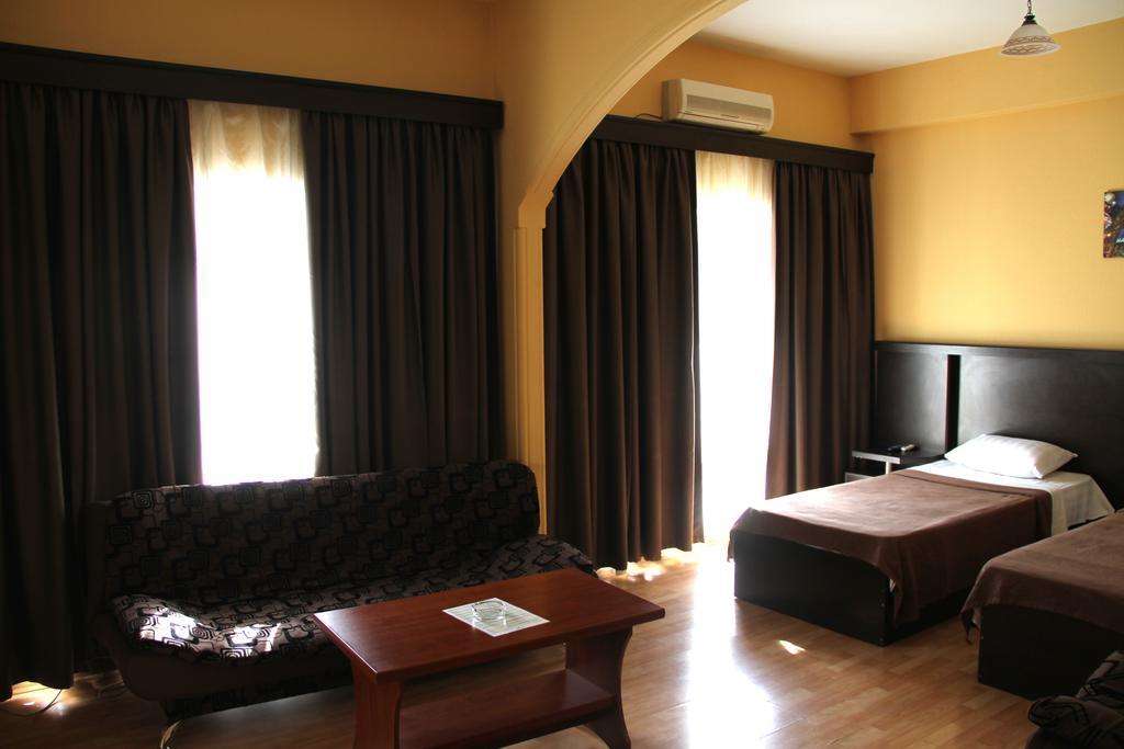 Avenue Hotel Τυφλίδα Δωμάτιο φωτογραφία