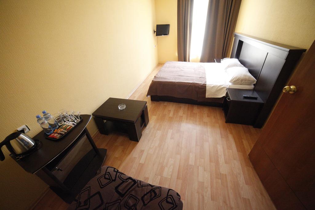 Avenue Hotel Τυφλίδα Δωμάτιο φωτογραφία