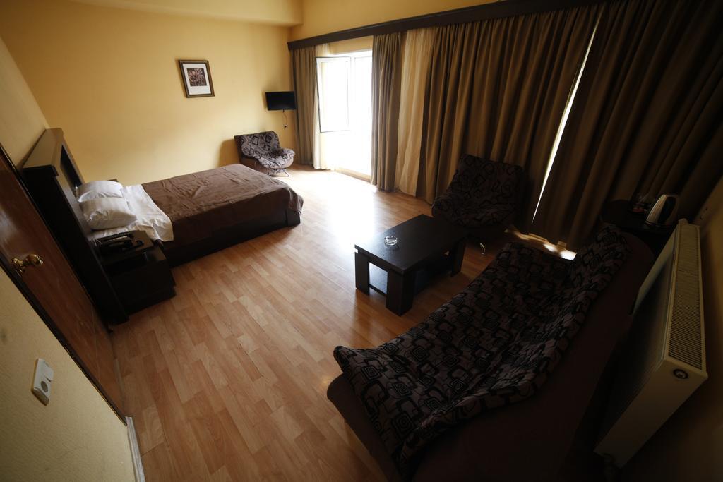 Avenue Hotel Τυφλίδα Δωμάτιο φωτογραφία