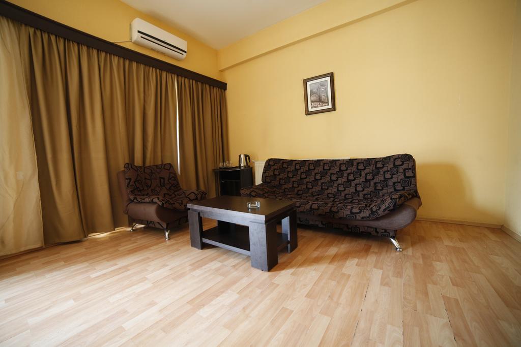 Avenue Hotel Τυφλίδα Δωμάτιο φωτογραφία