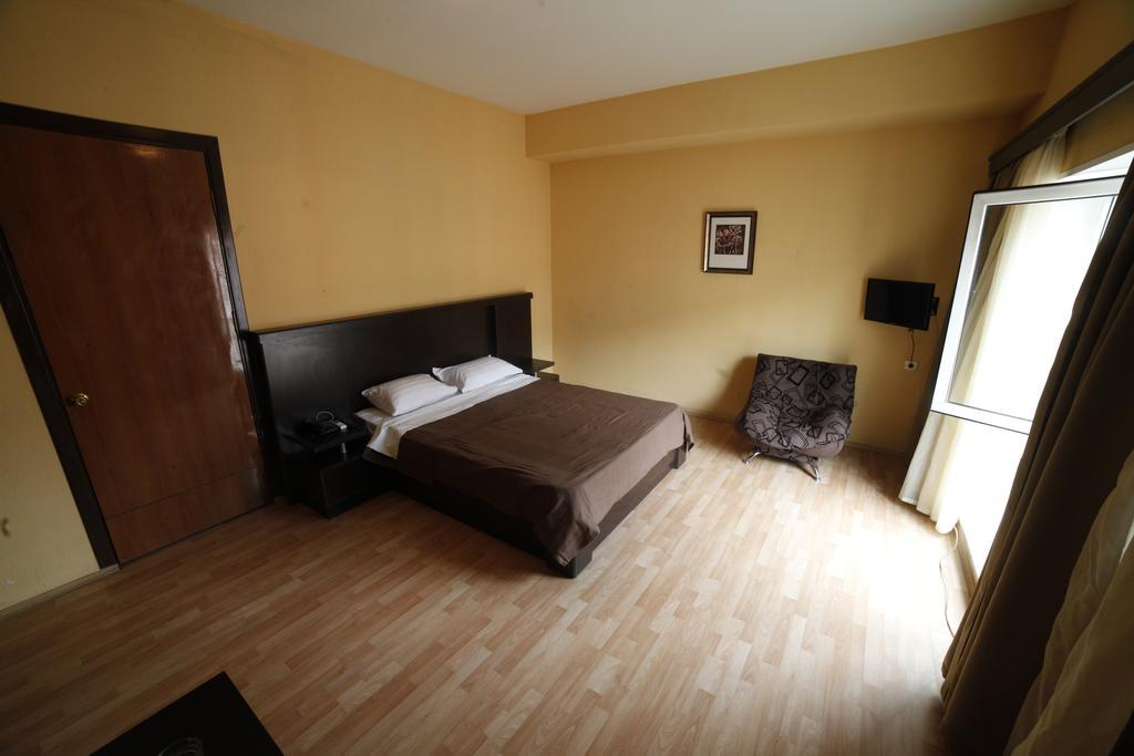 Avenue Hotel Τυφλίδα Δωμάτιο φωτογραφία