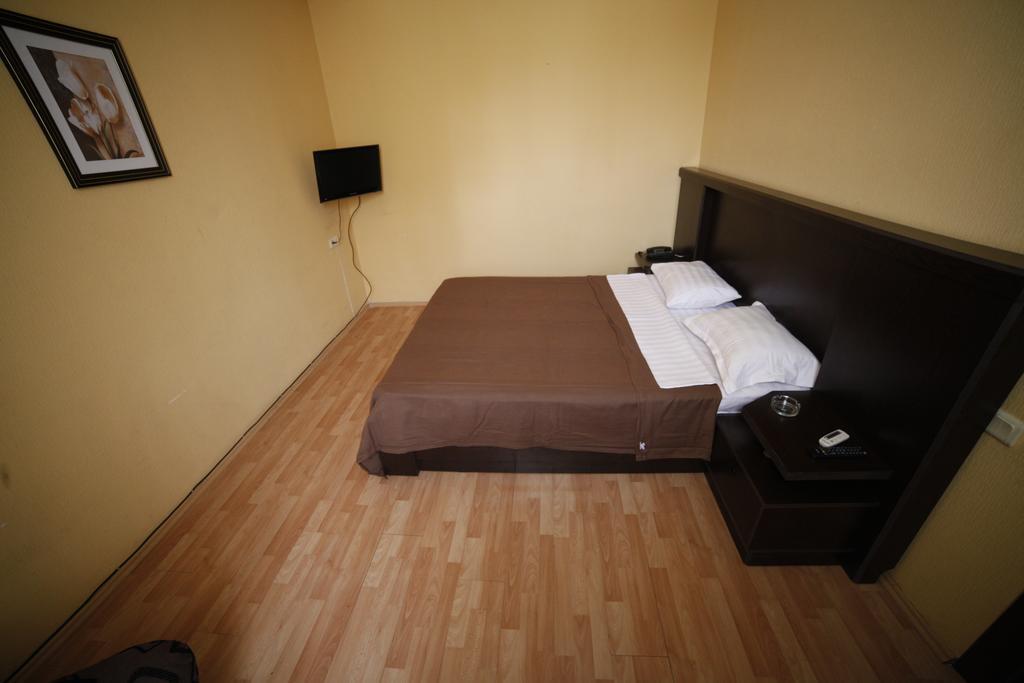 Avenue Hotel Τυφλίδα Δωμάτιο φωτογραφία