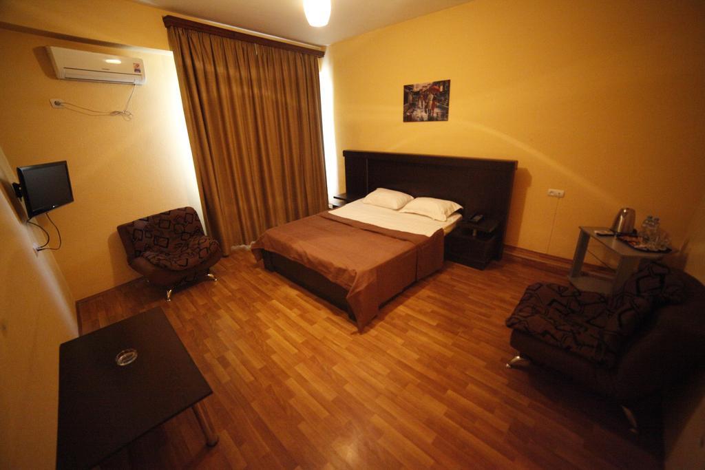 Avenue Hotel Τυφλίδα Δωμάτιο φωτογραφία