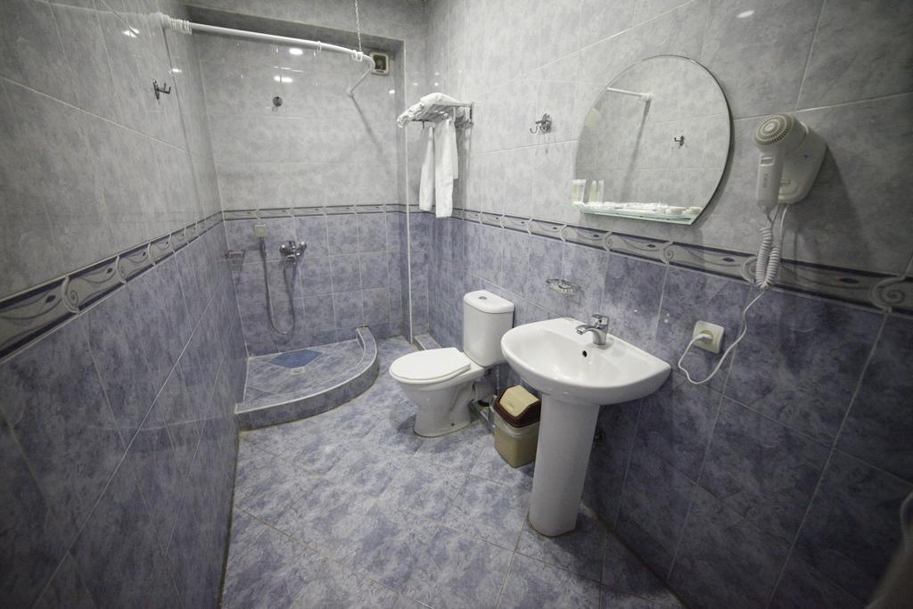 Avenue Hotel Τυφλίδα Δωμάτιο φωτογραφία