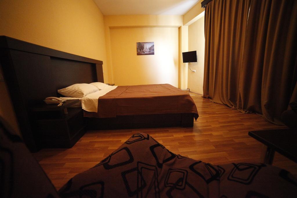Avenue Hotel Τυφλίδα Δωμάτιο φωτογραφία