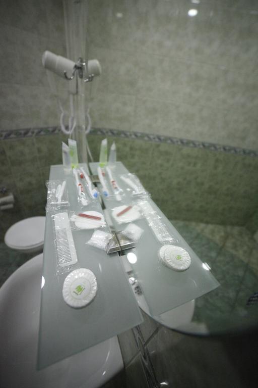 Avenue Hotel Τυφλίδα Δωμάτιο φωτογραφία