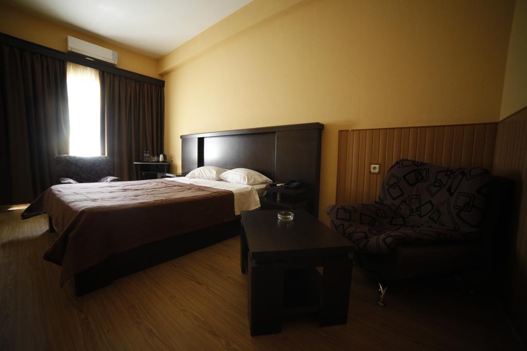 Avenue Hotel Τυφλίδα Δωμάτιο φωτογραφία