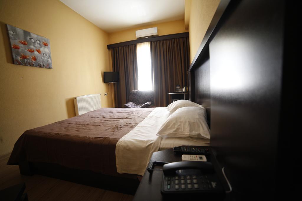 Avenue Hotel Τυφλίδα Δωμάτιο φωτογραφία