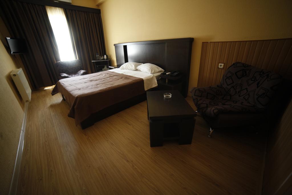 Avenue Hotel Τυφλίδα Δωμάτιο φωτογραφία